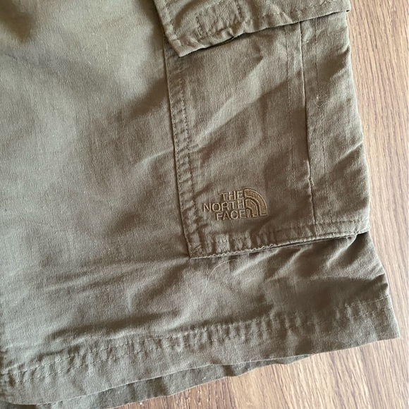 The North Face Men's Olive Green Hiking Cargo Shorts Size Small - Picture 5 of 10